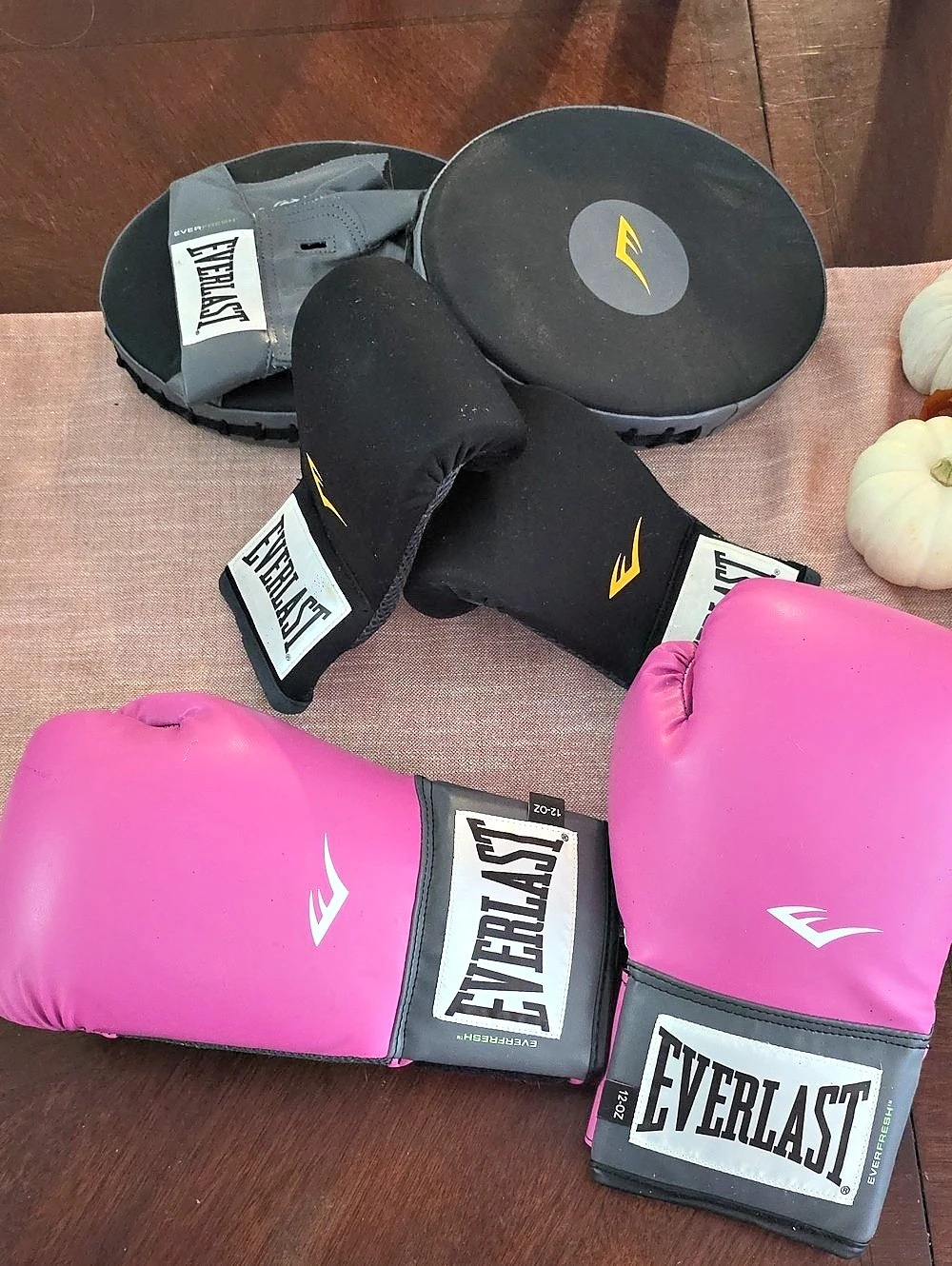 Everlast Pro Style Women's Training Boxing Gloves 12 oz Pink & Black